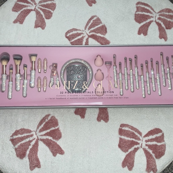 Glitz & Glam 32 Piece Makeup Brush Set - Picture 1 of 4